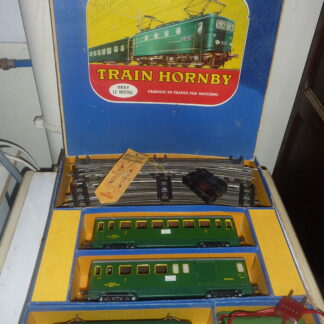 HORNBY EN O COFFRET LE "  MISTRAL" TESTE MOTEUR ET ECLAIRAGE OK